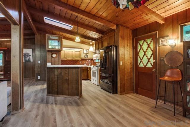 3233 Salton Vista Drive, Julian CA: https://media.crmls.org/mediaz/661b257f-9f99-48a9-acad-38fe834d2ab5.jpg
