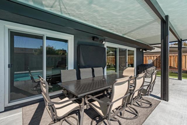 1231 Westward Drive, Hollister CA: https://media.crmls.org/mediaz/661b6669-ae7d-42b0-937c-4389a80117ae.jpg