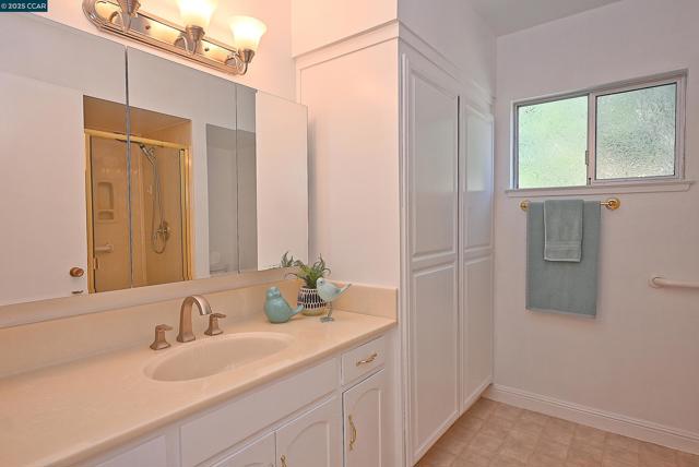 1316 Rockledge Ln, Walnut Creek CA: https://media.crmls.org/mediaz/661d5ae0-69b5-404e-b5fa-25cae38738e9.jpg