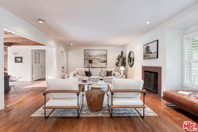 2541 Park Oak Drive, Los Angeles CA: https://media.crmls.org/mediaz/661df46b-e517-46c0-9fe4-268e942e34b3.jpg