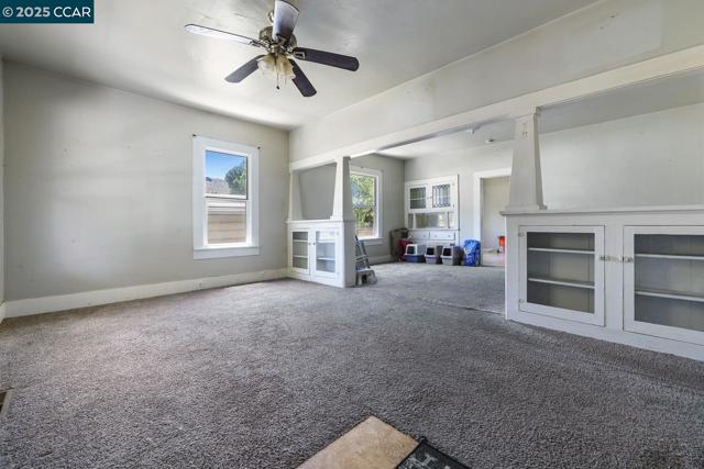 935 E Yosemite Ave, Madera CA: https://media.crmls.org/mediaz/661e39af-a48c-4a3d-9ee5-1e86d64281d9.jpg