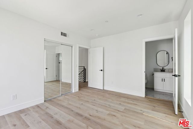 2111 1/2 Holly Drive, Los Angeles CA: https://media.crmls.org/mediaz/661e3e95-91b6-42a0-9a47-2b647d4f9bb5.jpg