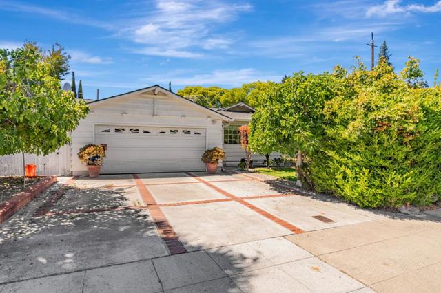 225 W Meadow Drive, Palo Alto CA: https://media.crmls.org/mediaz/661ebe29-60e1-4097-9f51-b3470a78206a.jpg