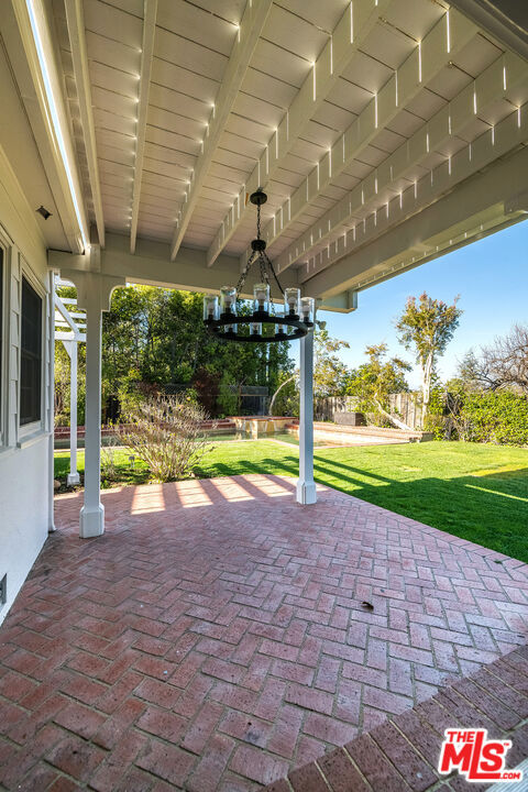 4118 Davana Road, Sherman Oaks CA: https://media.crmls.org/mediaz/661fc438-b6c5-460d-8390-e847bb5c057d.jpg