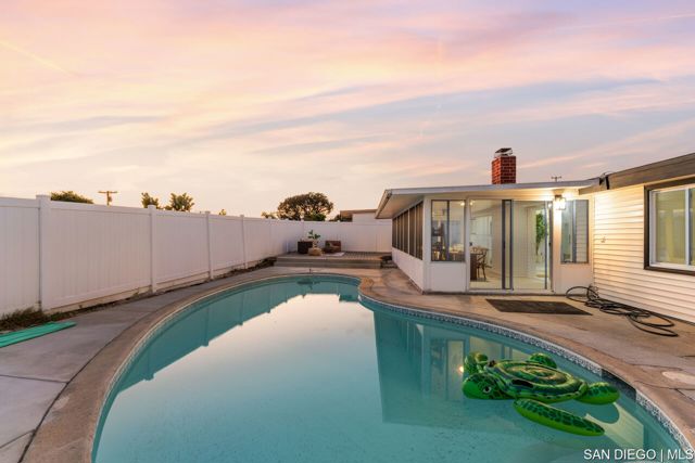 3424 Lockwood DR, San Diego CA: https://media.crmls.org/mediaz/661ff441-ce30-4a0f-8d0b-36dbe0f06414.jpg