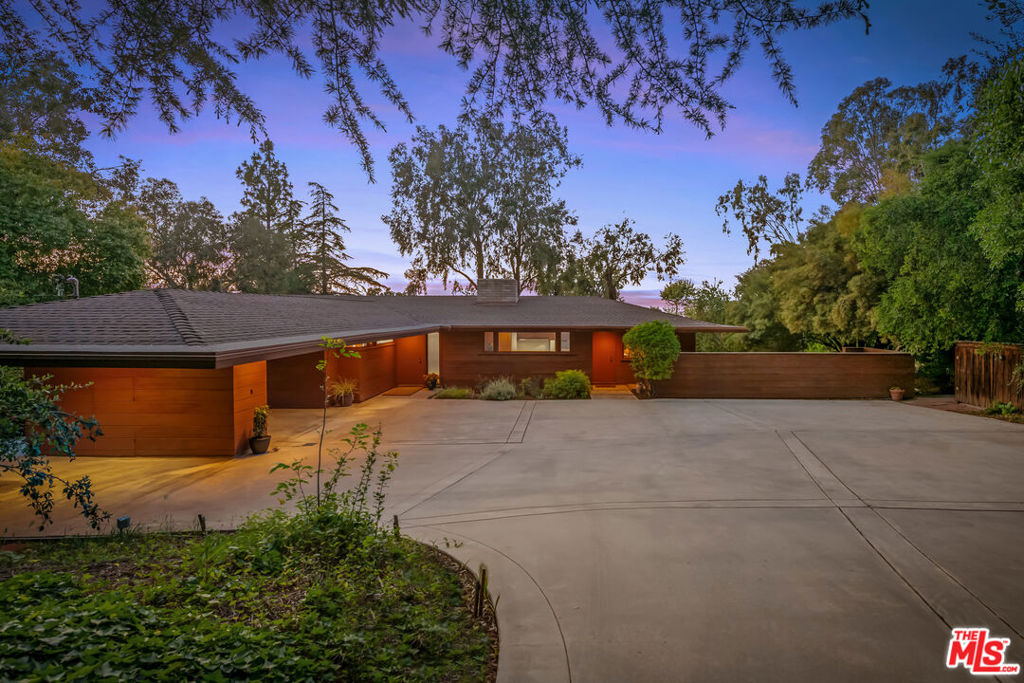 1915 Country Club Drive