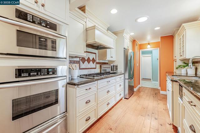 49 Terra Bella Dr, Walnut Creek CA: https://media.crmls.org/mediaz/66211c4d-ad1b-4035-ae69-60fd79193f9c.jpg