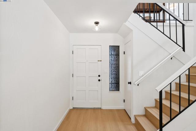 1230 Ballena Blvd, Alameda CA: https://media.crmls.org/mediaz/6621bfaa-97cb-4e02-90a3-5d117e91f92e.jpg