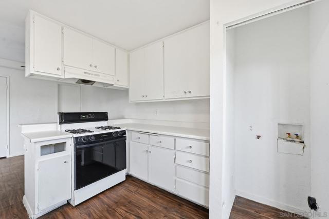 1225 N Broadway, Escondido CA: https://media.crmls.org/mediaz/66220489-475d-4328-b4f1-a7d05cf28a69.jpg