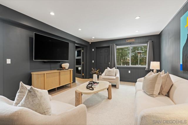 3360 Mount Laurence, San Diego CA: https://media.crmls.org/mediaz/66220eb9-5563-41b6-a13f-47a15603b430.jpg