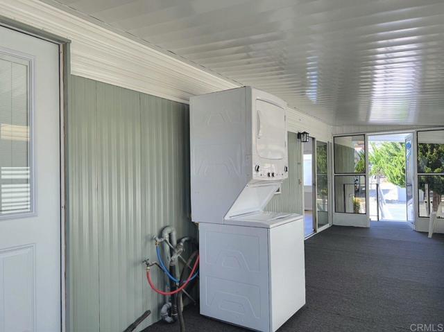 1285 E Washington Avenue, El Cajon CA: https://media.crmls.org/mediaz/66222312-0865-43fe-aac3-58636be59024.jpg