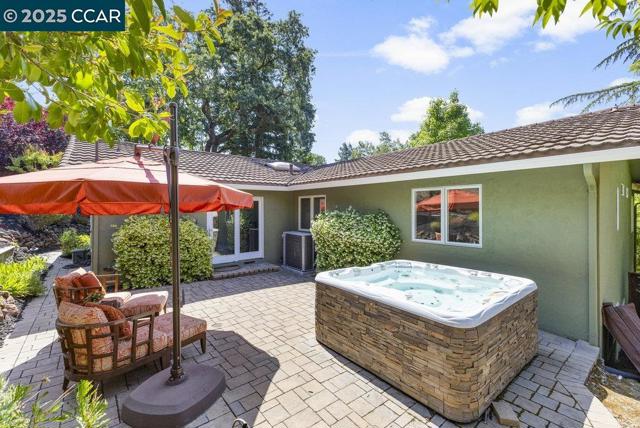 5 Kayser Ct, Walnut Creek CA: https://media.crmls.org/mediaz/66225e61-80fd-4ee0-9893-8618faa8650c.jpg