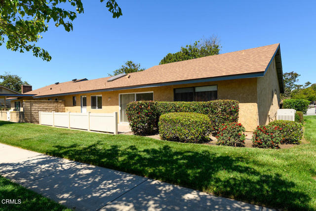 Detail Gallery Image 3 of 38 For 33208 Village 33, Camarillo,  CA 93012 - 2 Beds | 2 Baths