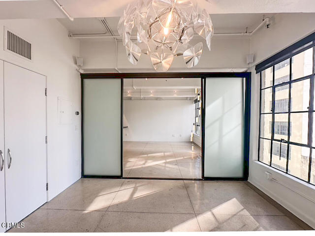 746 S Los Angeles Street, Los Angeles CA: https://media.crmls.org/mediaz/6622c729-bd8f-4635-835a-0dc140910d87.jpg