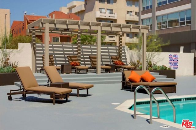 3460 W 7th Street, Los Angeles CA: https://media.crmls.org/mediaz/6623113d-98b0-43f9-b20e-b8417edc06b6.jpg