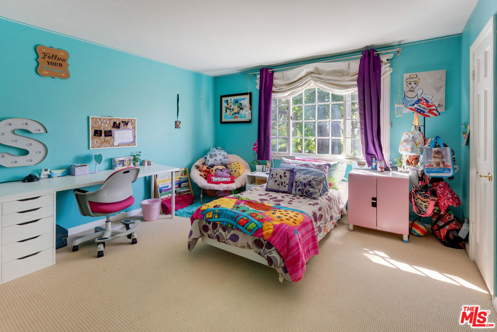 https://media.crmls.org/mediaz/6623291c-ff67-46e4-86a4-d6c9957083e1.jpg?preset=X-Large