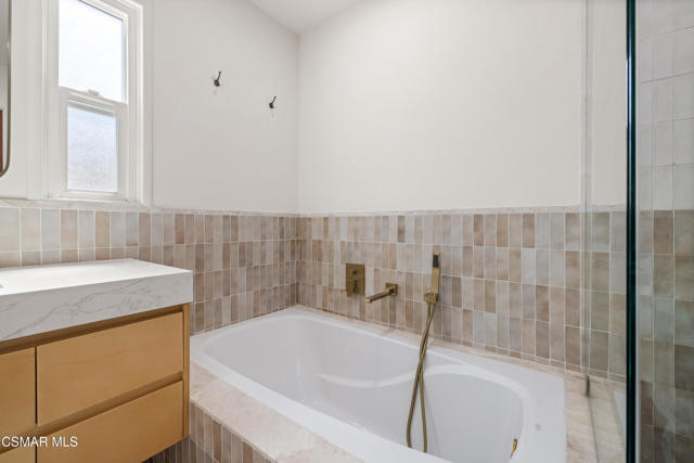 60 Grandview Circle, Camarillo CA: https://media.crmls.org/mediaz/6623aae0-dcad-4a87-8b87-f868f8edcd8a.jpg