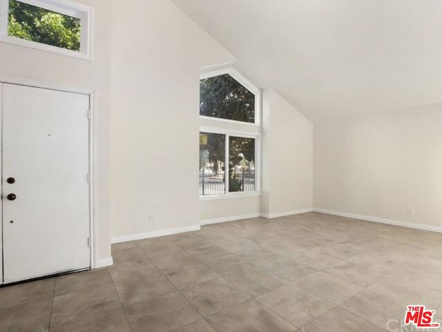 7803 Goldmine Lane, Lake Balboa CA: https://media.crmls.org/mediaz/6623eb7f-74c2-43ad-bcf4-9434cb09c2e0.jpg