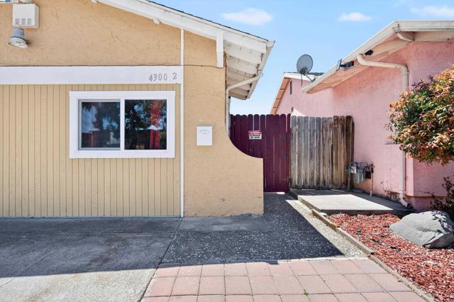 4300 Berk Ave, Richmond CA: https://media.crmls.org/mediaz/662446c4-c189-48ef-ad8e-0baa09b0a79d.jpg