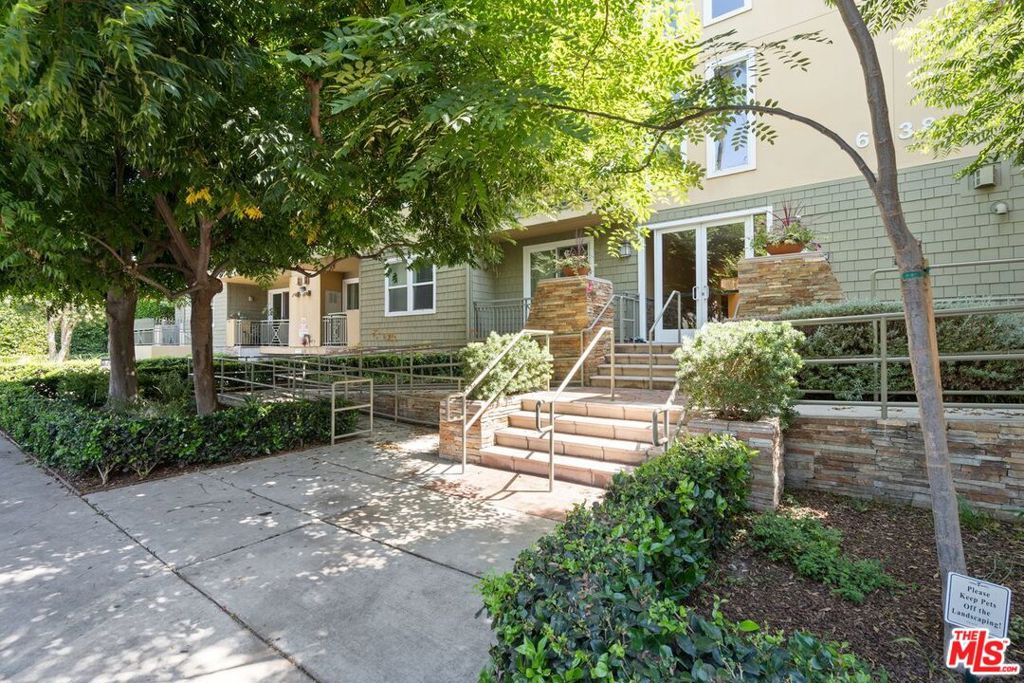 6038 Carlton Way #106