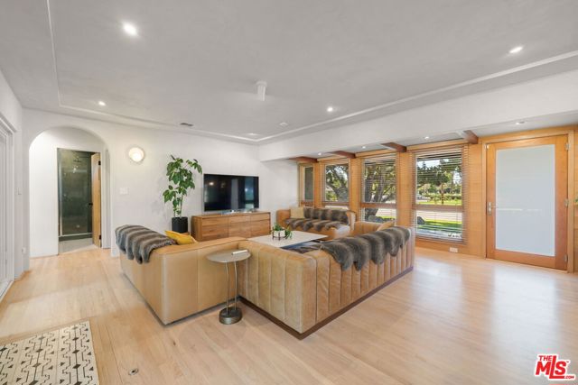 Image 4 of 51 For 6202 Willard Avenue