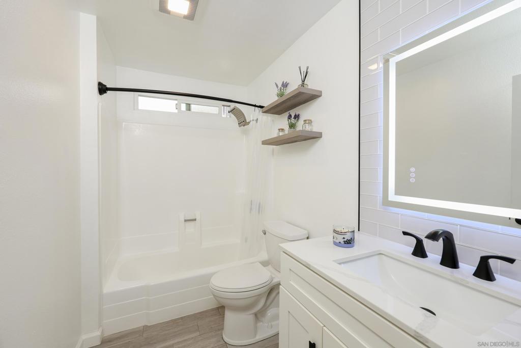 2040 Robinson - photo 16