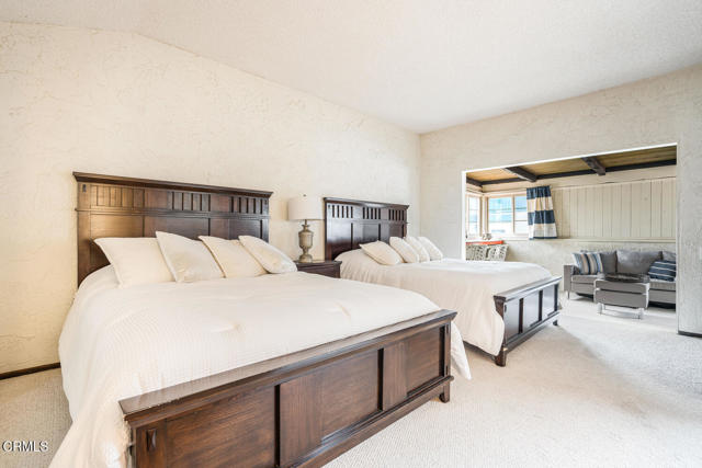 5451 Reef Way, Oxnard CA: https://media.crmls.org/mediaz/66262569-d43a-4406-a576-f8076ff52b48.jpg