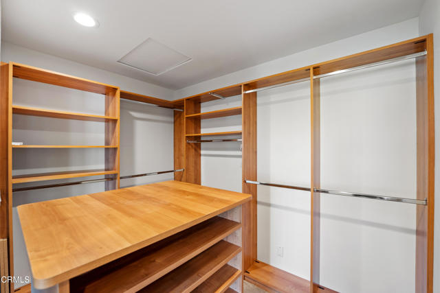 1347 La Culebra Circle, Camarillo CA: https://media.crmls.org/mediaz/6626e85b-32d8-43bb-ac62-6a07449cc092.jpg