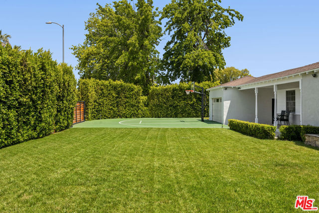 5432 Fulton Avenue, Sherman Oaks CA: https://media.crmls.org/mediaz/66272649-7093-455a-b741-9b840dedc837.jpg