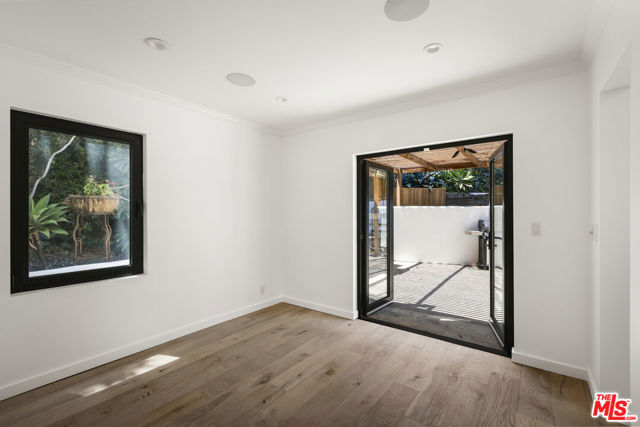 2425 Rinconia Drive, Los Angeles CA: https://media.crmls.org/mediaz/6627bdb2-f07d-4cd9-816f-45a09263e9e9.jpg