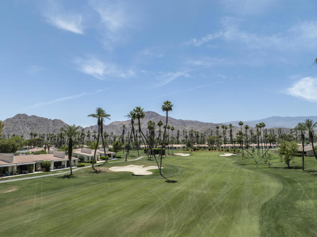 44970 Desert Horizons Drive, Indian Wells CA: https://media.crmls.org/mediaz/66282f31-c4f6-41b7-93b5-c1a95b76beca.jpg