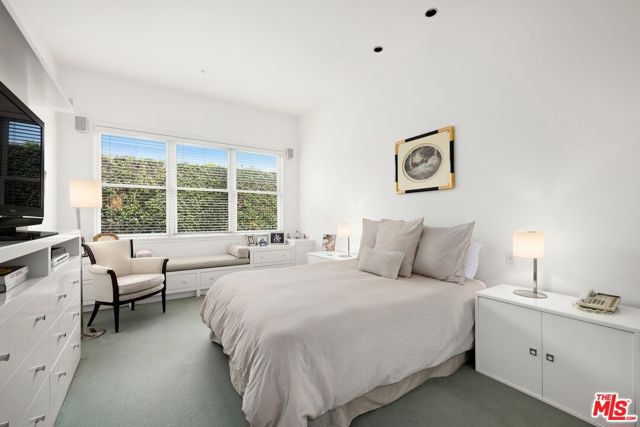 603 Ocean Avenue, Santa Monica CA: https://media.crmls.org/mediaz/66286fdc-2ac5-4478-a835-a2b1f6a9c65f.jpg