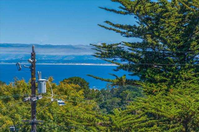 152 Mar Vista Drive, Monterey CA: https://media.crmls.org/mediaz/66288309-f9f8-46ea-85eb-764775565ec4.jpg
