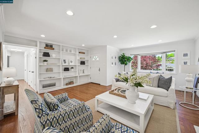 3231 Camino Colorados, Lafayette CA: https://media.crmls.org/mediaz/6628fbb1-3ffc-458d-8065-a4c26fb6b342.jpg