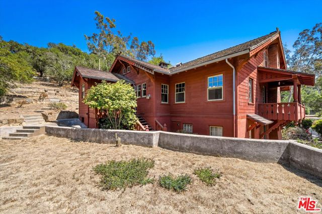 1060 Tremonto Road, Santa Barbara CA: https://media.crmls.org/mediaz/6628ff63-4931-4faf-abf9-f5e721d52d02.jpg