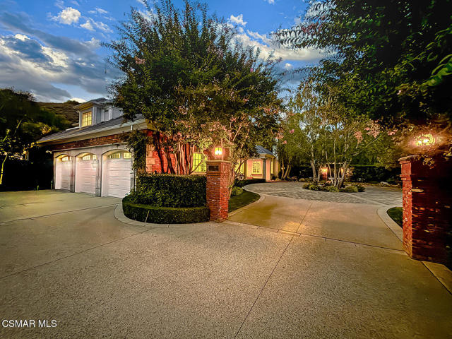 581 Lakeview Canyon Road, Westlake Village CA: https://media.crmls.org/mediaz/66298a5a-0007-4824-a8d8-3fa1bba3c157.jpg