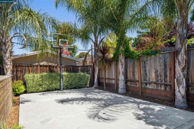 1519 Sunny Ct, Walnut Creek CA: https://media.crmls.org/mediaz/6629e825-7b0a-4788-923b-8e9397c8012a.jpg