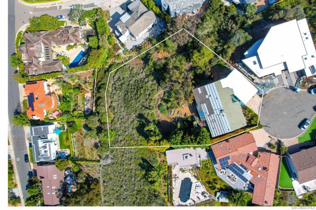 5995 La Jolla Corona Dr., La Jolla CA: https://media.crmls.org/mediaz/662a92a7-db6f-44d2-b683-351d481a841d.jpg