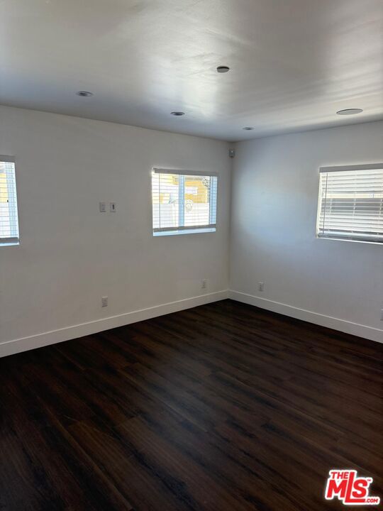 6626 Blewett, Van Nuys CA: https://media.crmls.org/mediaz/662b5cc1-9db7-4c72-8d23-3fa4f38cf7cd.jpg