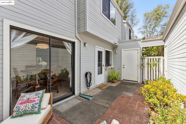 3422 Sunleaf Way, Richmond CA: https://media.crmls.org/mediaz/662b721f-3c89-4ba9-a66b-0636f7d673e5.jpg