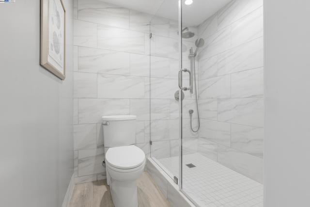 999 16Th St, San Francisco CA: https://media.crmls.org/mediaz/662d1efd-5943-493d-9f5e-61b9e07df808.jpg