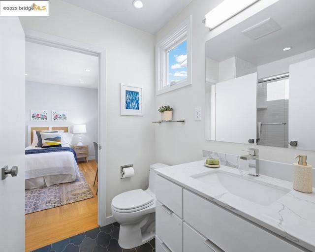 310 Pacific Ave, Piedmont CA: https://media.crmls.org/mediaz/662d21ae-430c-44c1-8710-31751c9d9f64.jpg