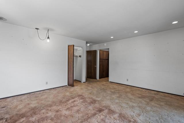 307 Mansfield Road, Hollister CA: https://media.crmls.org/mediaz/662d2768-59ff-4ef6-abc3-9d5f0b2d3583.jpg