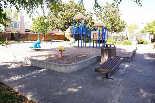 156 Briarwood Dr, Hayward CA: https://media.crmls.org/mediaz/662d3071-9caf-4009-941c-0095512a62f7.jpg
