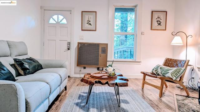 18512 Hwy 116, Guerneville CA: https://media.crmls.org/mediaz/662d9cb7-c044-40b5-9927-a7de270b77c9.jpg