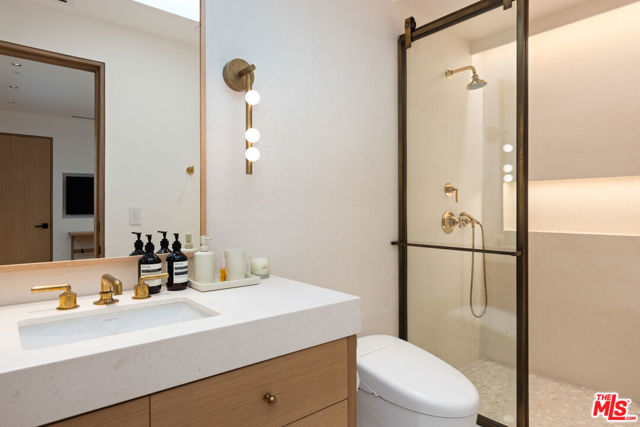 24818 Malibu Road, Malibu CA: https://media.crmls.org/mediaz/662de05b-f409-4a05-bb24-3a1d66942120.jpg