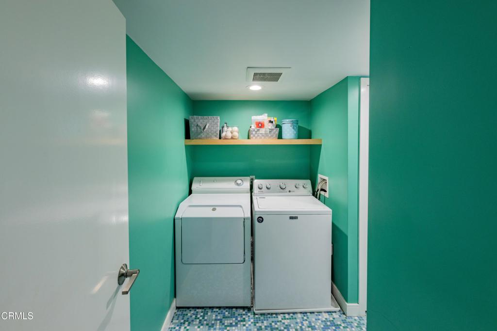 https://media.crmls.org/mediaz/662e1137-4d41-4232-acb0-2d7259d271fb.jpg?preset=X-Large