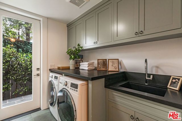 116 S Carmelina Avenue, Los Angeles CA: https://media.crmls.org/mediaz/662e3b7d-afaf-4445-8c78-51076d1d730e.jpg