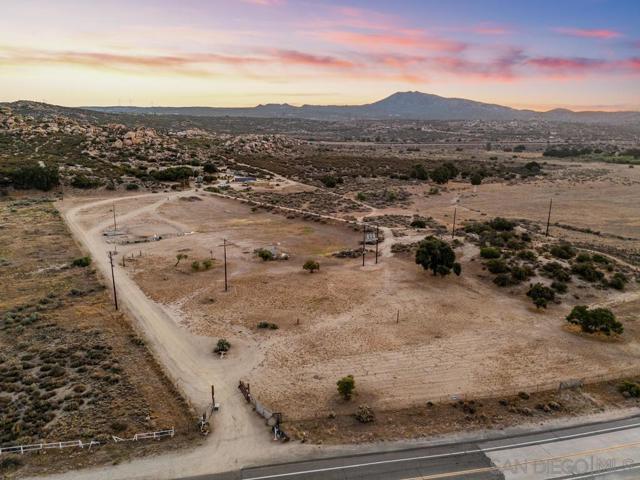 40760 Old Highway 80, Boulevard CA: https://media.crmls.org/mediaz/662ebbf2-d7b4-48ef-a00c-6158bb08bf30.jpg