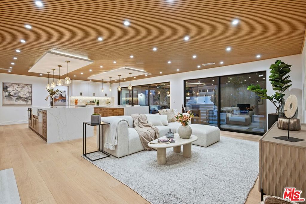 5431 Lubao Avenue — image 1